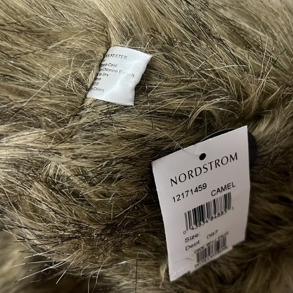 ❤️ NWT Lulu Faux Fur Infinity Scarf - Picture 2 of 2